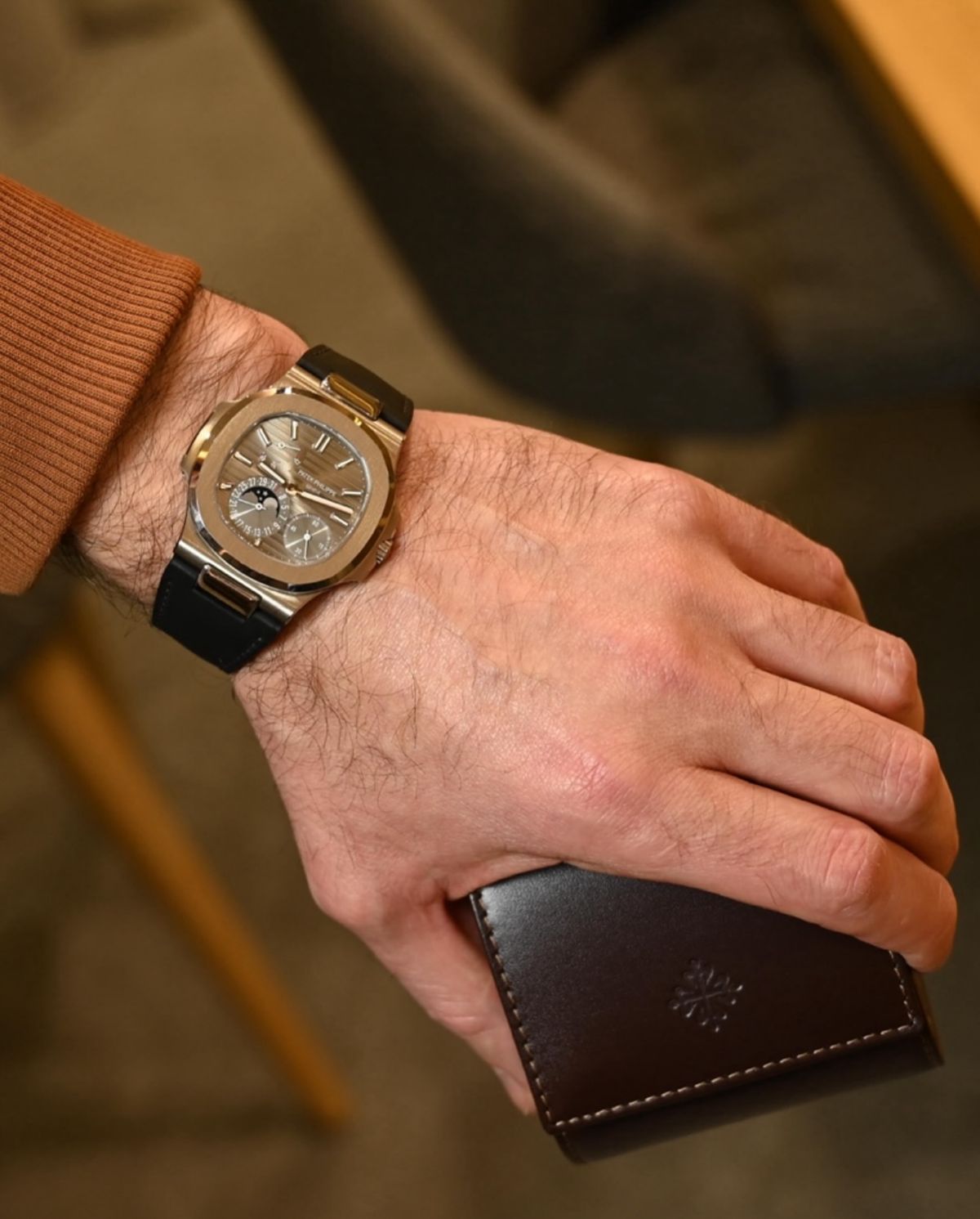 Omega Replica vs Rolex Replica – Which One Feels Better?