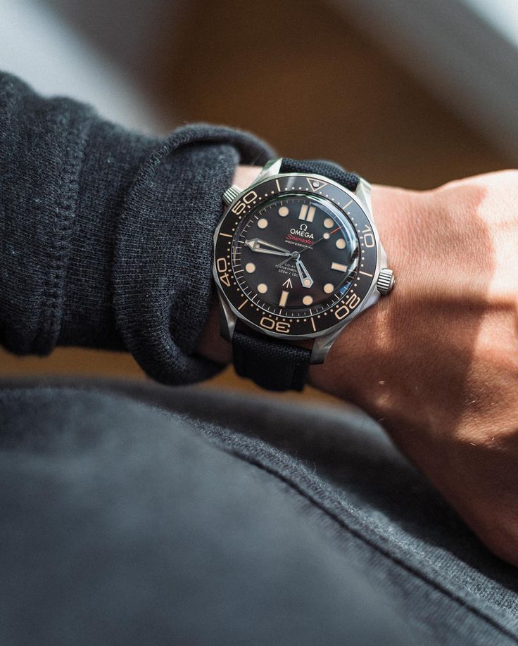 Omega Replica vs Rolex Replica – Which One Feels Better?