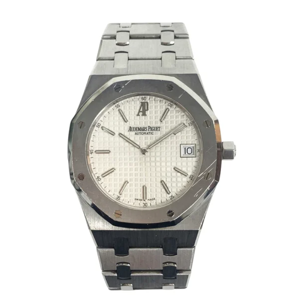 Trendy Replica Watches for Women: Must-Have Styles This Year