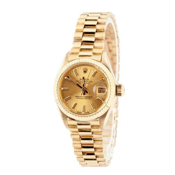 Trendy Replica Watches for Women: Must-Have Styles This Year